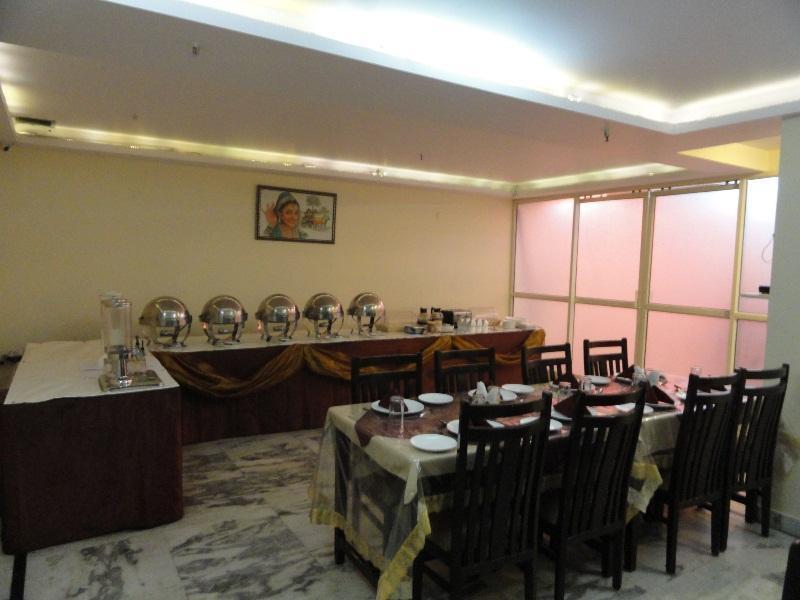 Hotel Kyron Delhi  Dış mekan fotoğraf